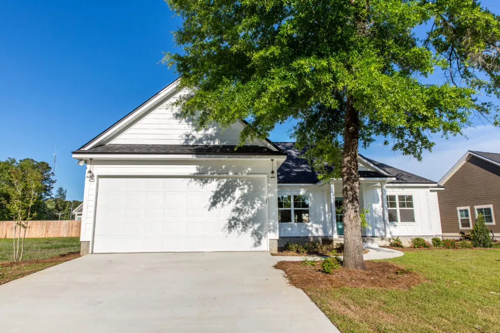 Reduce Your Energy Costs with the Right Shade Trees | Ahlum & Arbor
