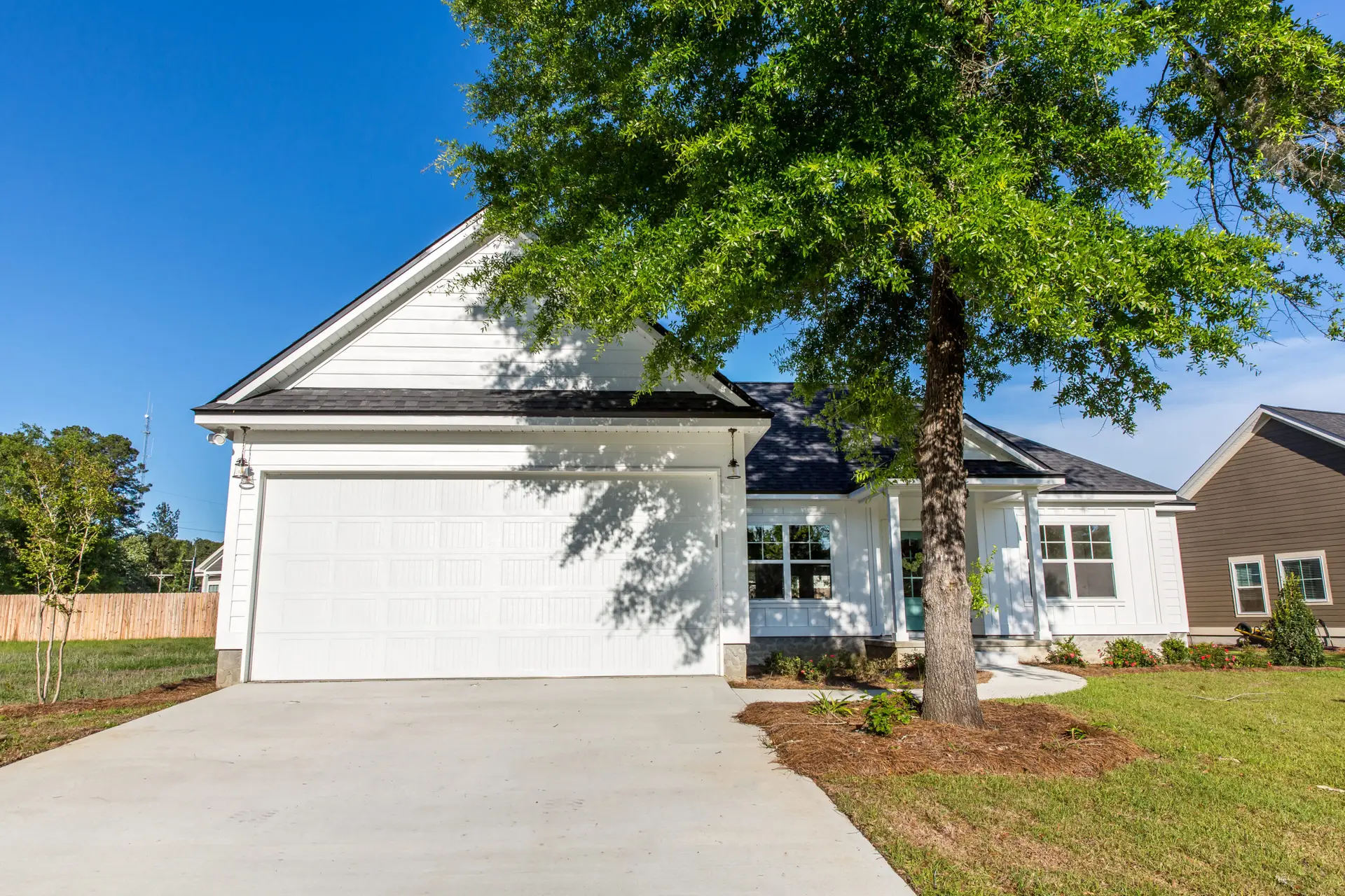 Reduce Your Energy Costs with the Right Shade Trees | Ahlum & Arbor
